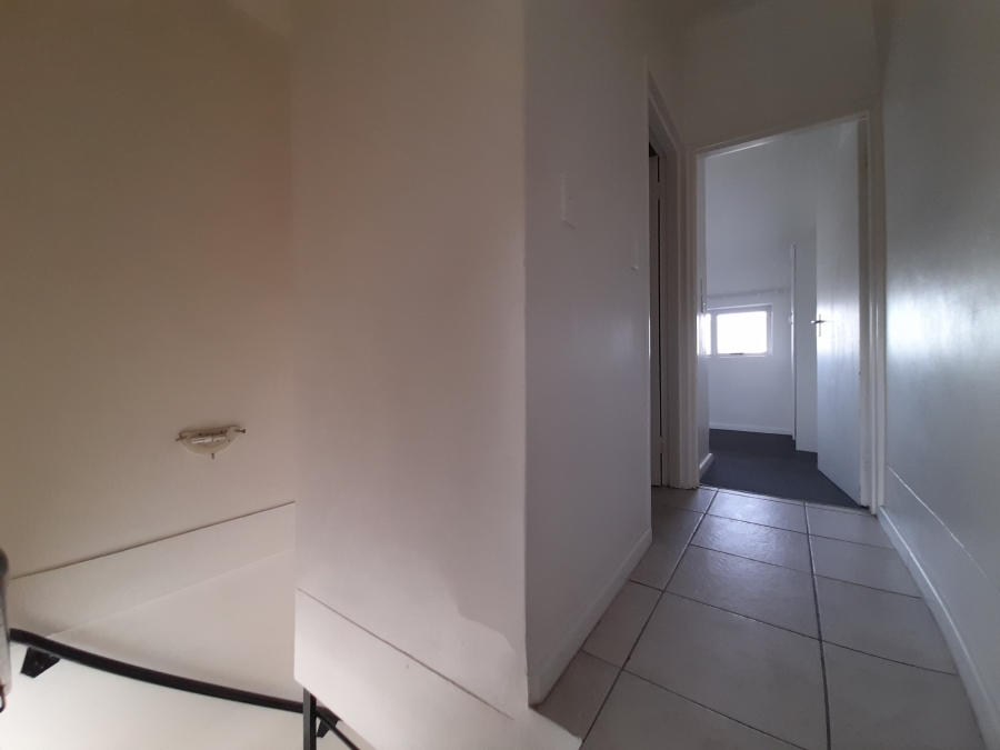 8 Bedroom Property for Sale in Uitzicht Western Cape